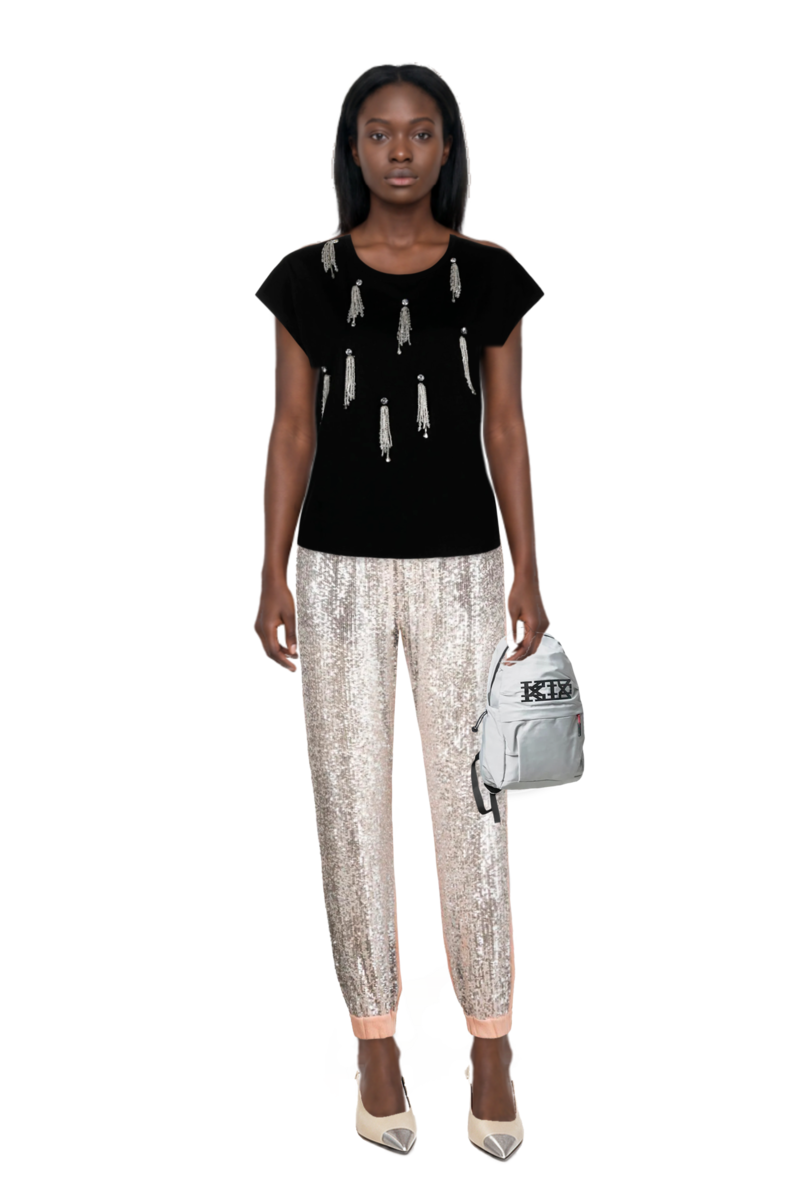 Outfit cassandre-plaque pumps and pinko t-shirt