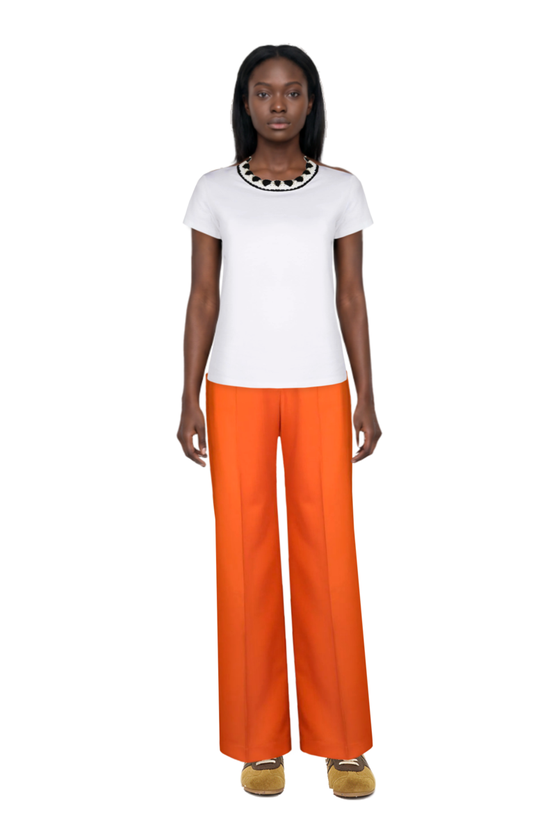 Outfit suede sneakers and pinko t-shirt