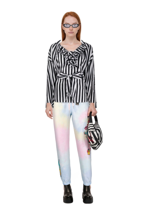 Outfit pinko blouse and cat-eye sunglasses