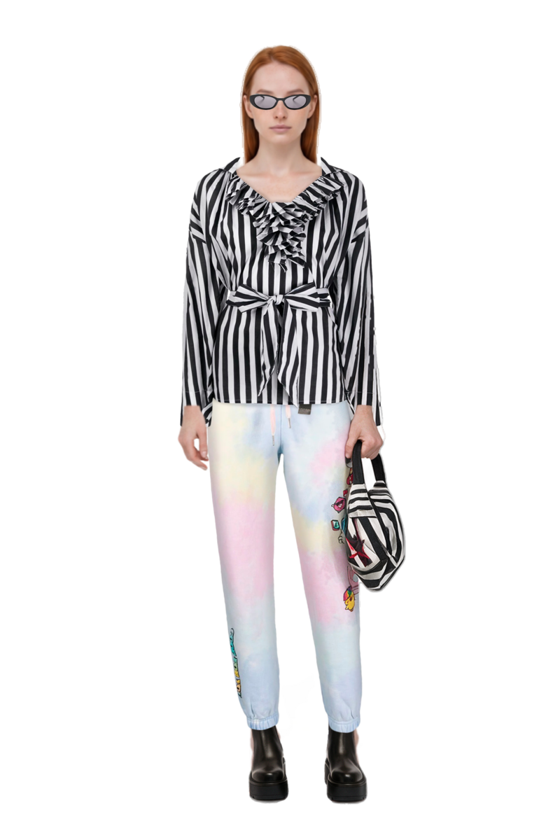 Outfit pinko blouse and cat-eye sunglasses