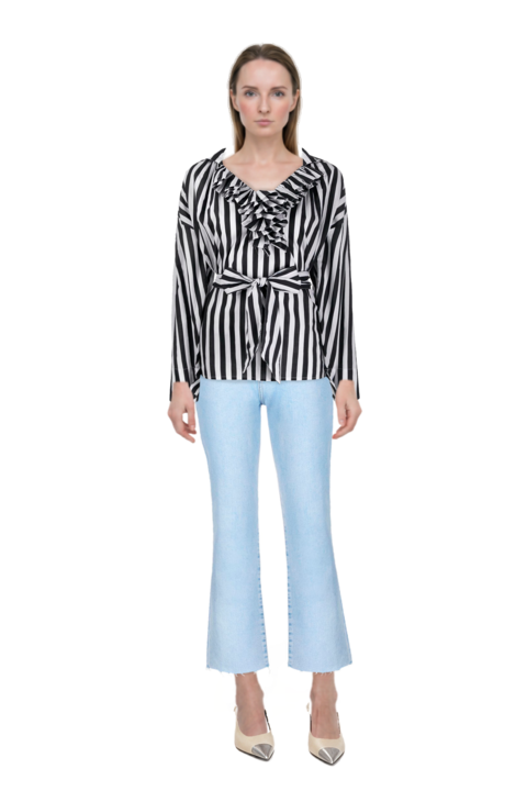 Outfit cassandre-plaque pumps and pinko blouse