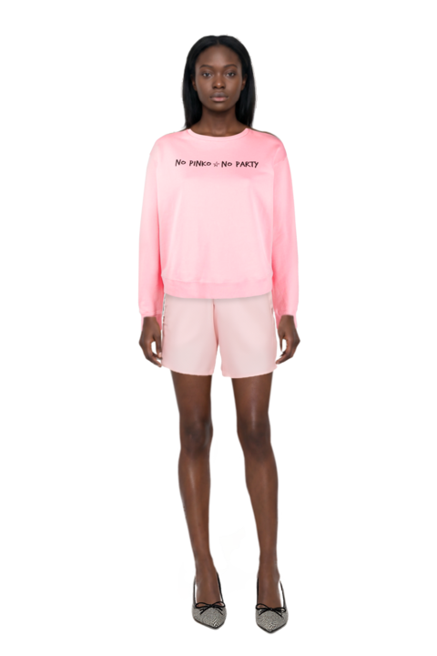 Outfit nylon shorts and scarlett 50 pumps